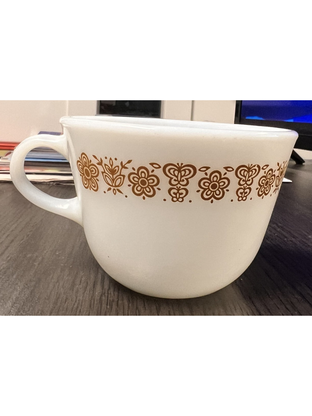 Vintage Pyrex Corning Butterfly Gold 1970’s Milkglass Tea Coffee Mug Cup 8 Oz